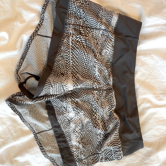 Lululemon - Picture 1 of 5